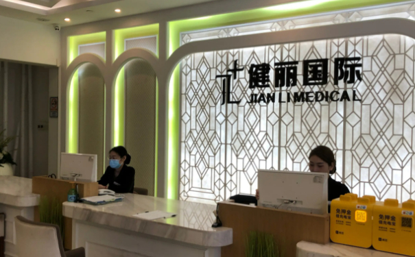 广州健丽去眼袋骨干医生名单整理_口碑医生看这些