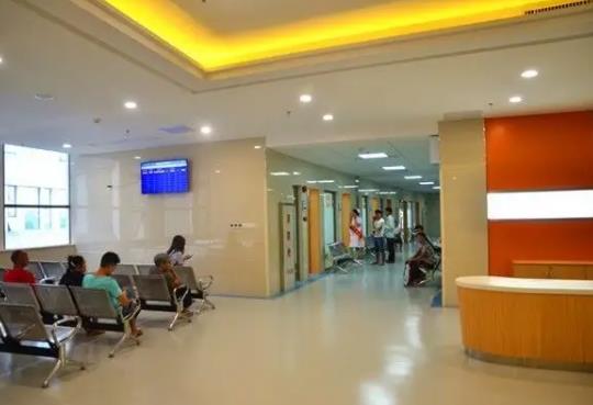 南方医科大学附属南海医院整形科报价表一览，【谭兴林】医生超详细资料公布！