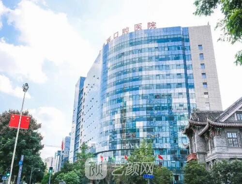 成都种植牙哪家医院比较好？当地公私热门医院信息曝光