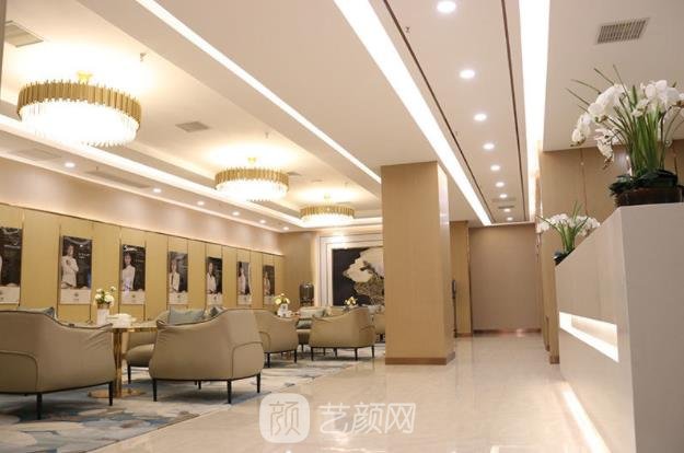 长沙安吉娜做双眼皮怎么样？多少钱？医生介绍+实例图
